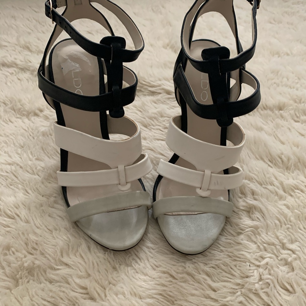 Two colored heels - Picture 2 of 4